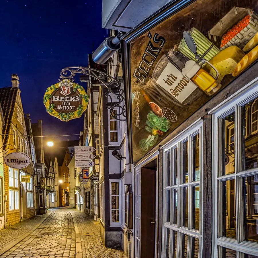 Beck’s in'n Snoor im Bremer Schnoorviertel bei Nacht